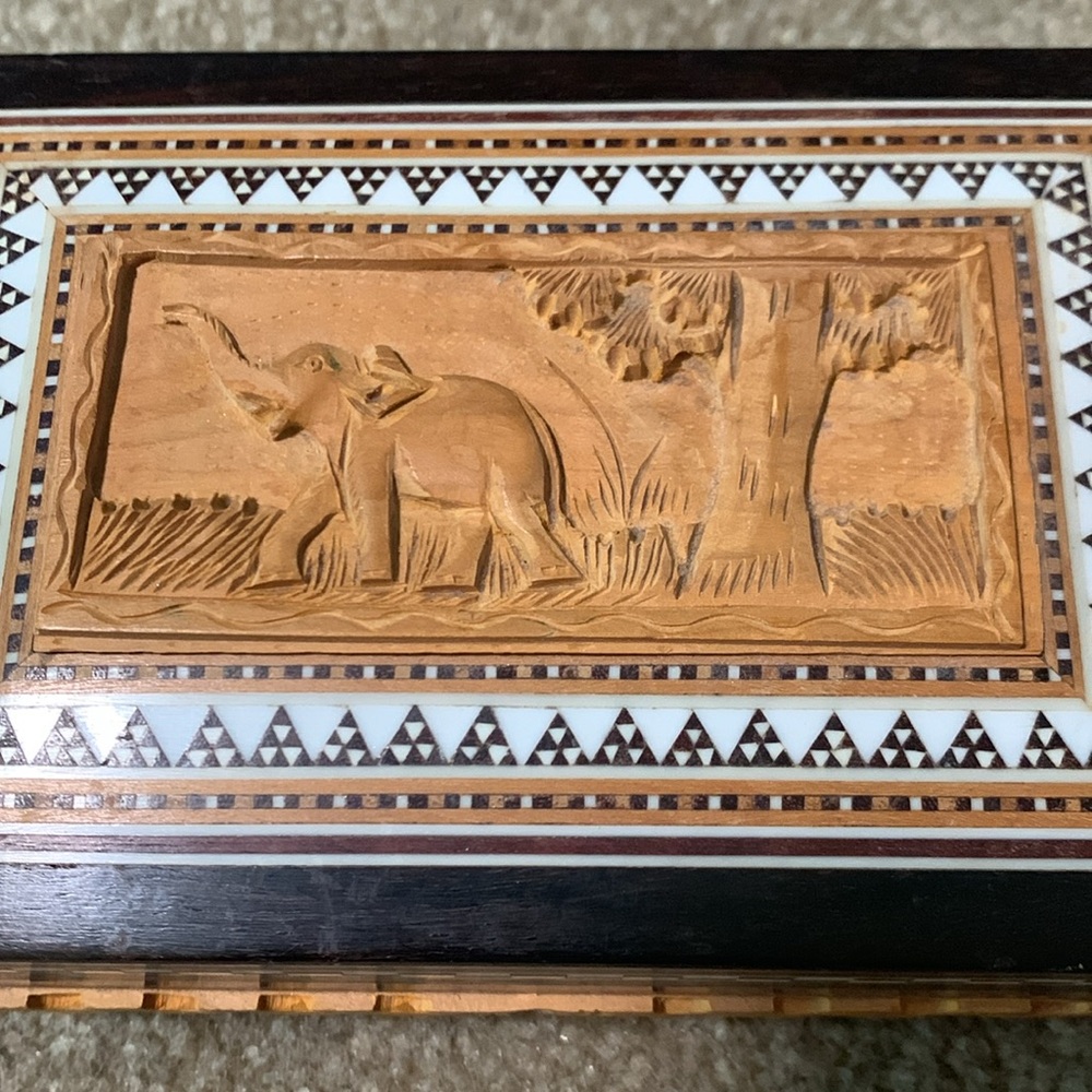 Beautiful Wooden Box - Picture 2 of 9